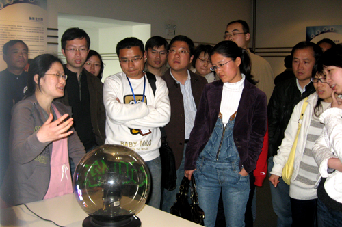 强磁场中心与38所开展党员学习交流活动