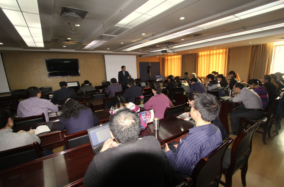 兰州文献中心学习贯彻院党风廉政建设会议精神