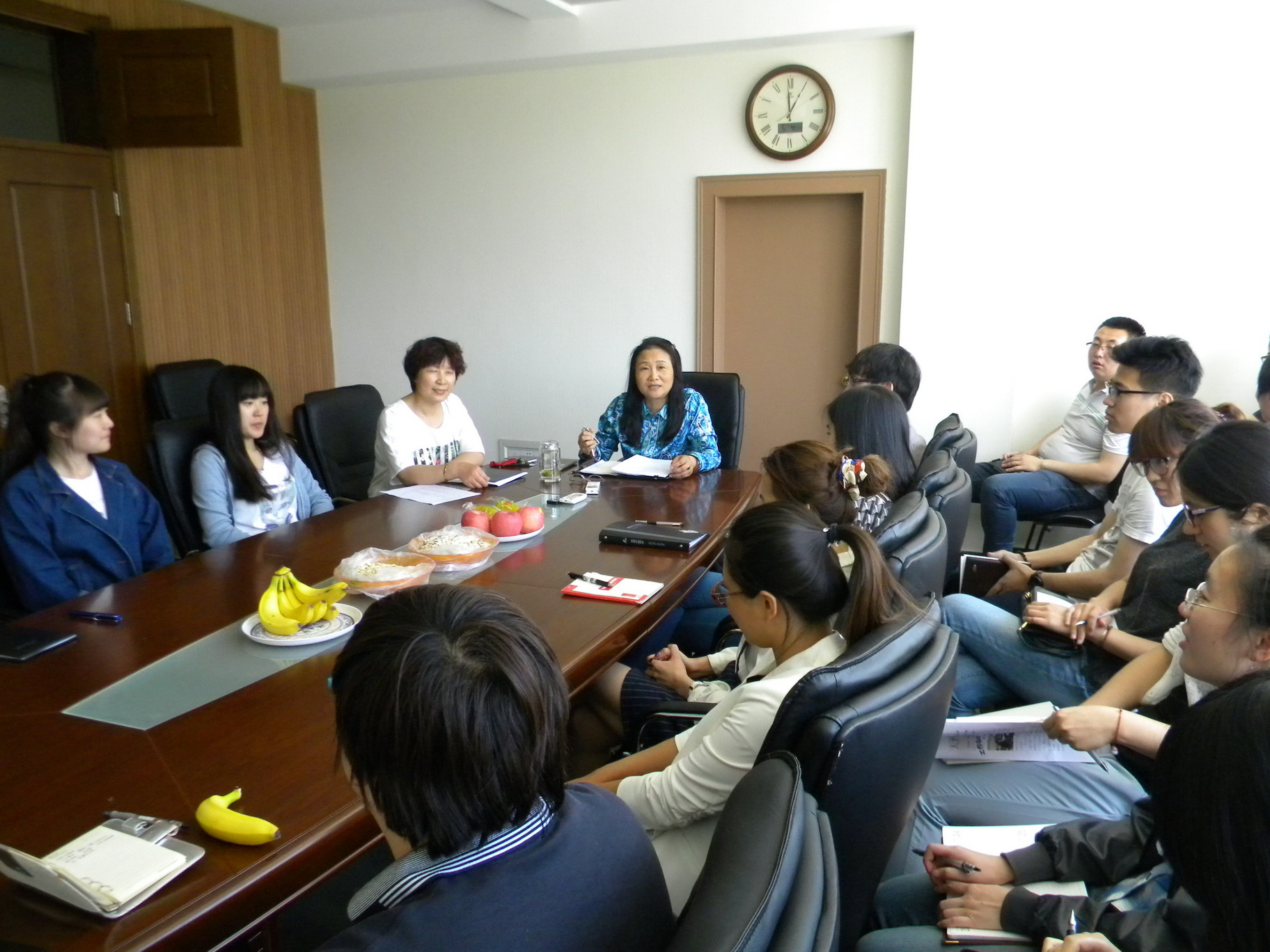 人才中心召开五四青年节座谈会