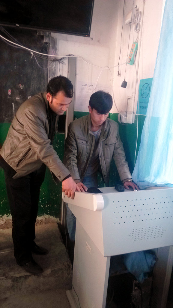 新疆理化所在喀尔赛镇小学开展双语教学软件