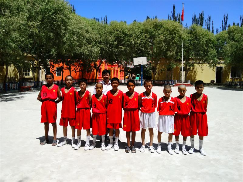 恰瓦格小学少儿双语篮球班成长记