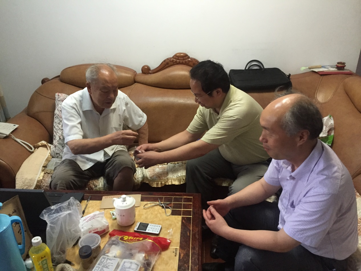 南京分院机关党委领导看望老党员