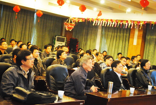 麦克斯韦尔奖获得者陈骝教授应邀访问等离子体