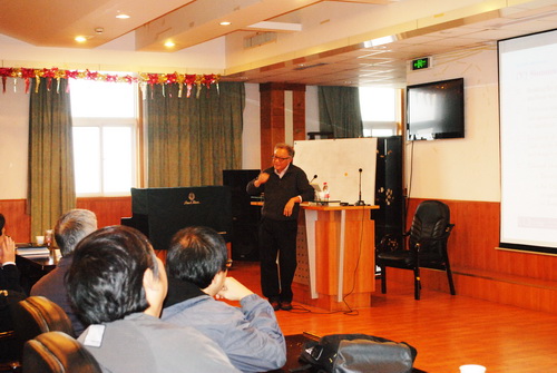 麦克斯韦尔奖获得者陈骝教授应邀访问等离子体