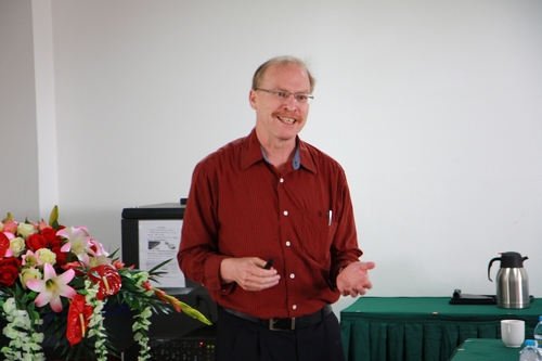 美国德克萨斯大学奥斯汀分校Rod Ruoff教授访