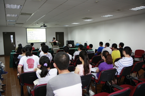 新加坡国立大学Yuru Deng教授到苏州纳米所交流