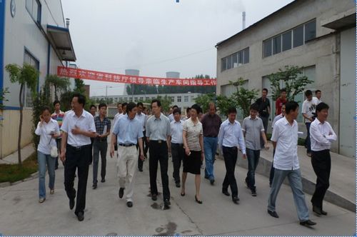 河南省科技厅与鹤壁市领导考察过程所鹤壁催化