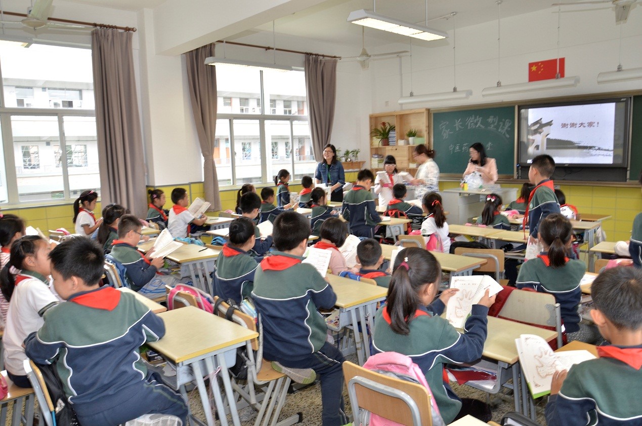 药物小达人科普活动走进张江高科实验小学