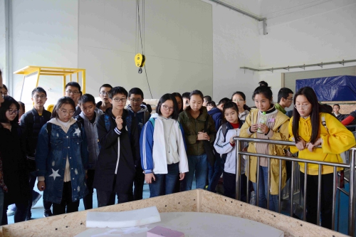 成都市双流区棠湖中学学生走进光电所