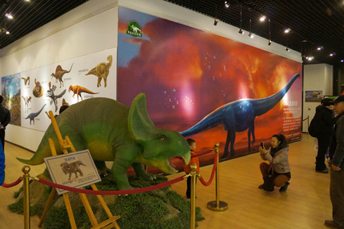中国古动物馆联姻大悦城举行2012恐龙来袭