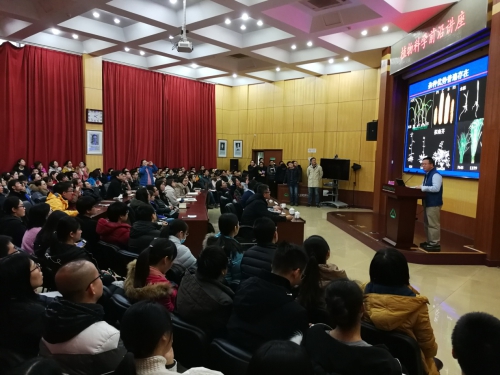 北京大学现代农学院教授邓兴旺为植物所研究生