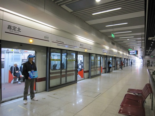 上海光机所党员志愿者参加地铁保畅通活动