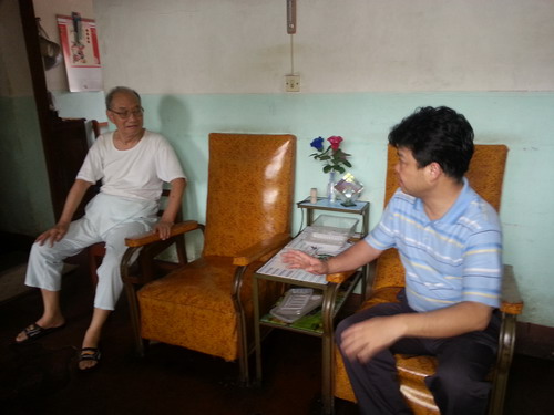 武汉岩土所党委七一前夕开展走访慰问老党员、