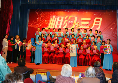 大连化物所举行三八妇女节离退休女职工联欢会