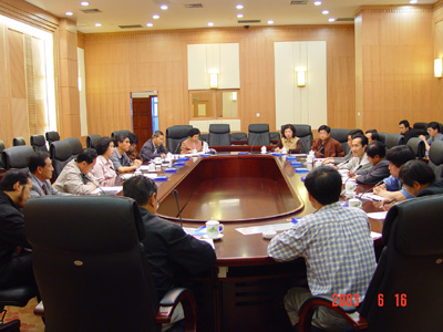 陈宜瑜副院长与云南省政府领导举行会谈