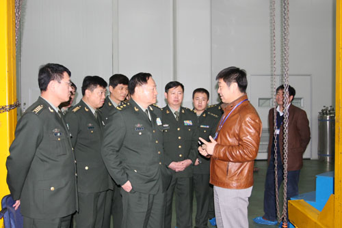 沈阳军区司令员张又侠视察长春光机所