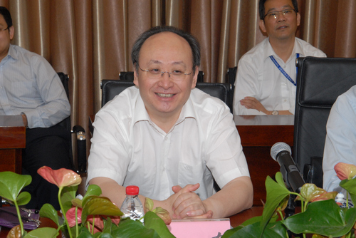 尹力考察上海药物所