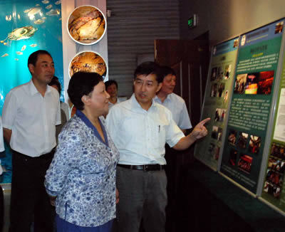 中国科协党组书记邓楠视察南京古生物博物馆