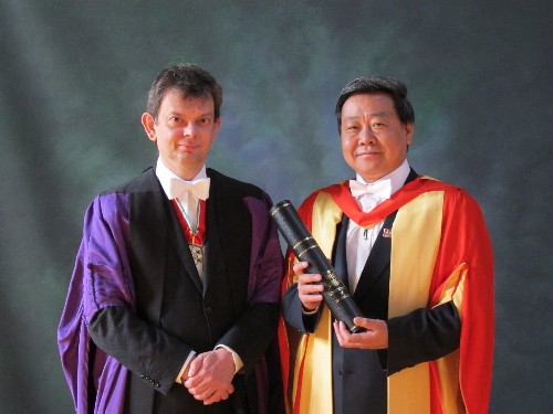 饶子和获授英国格拉斯哥大学名誉博士学位