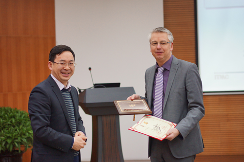 德国亚琛工业大学教授Walter Leitner访问化学