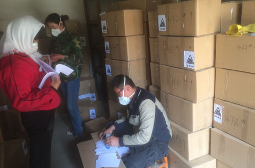 青海盐湖所对废旧化学试剂进行集中处置