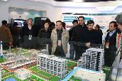 与会代表参观建院60周年展