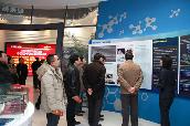 与会代表参观建院60周年展