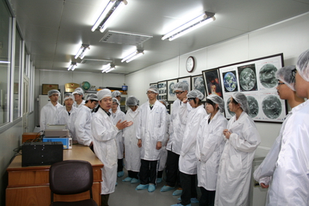 上海市复兴高中学生到上海技物所开展科普实践