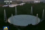 【新闻联播】世界最大射电望远镜面板开始吊装