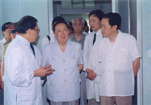 吴阶平院士参观南京大学医学院临床学院