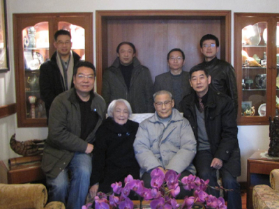 2011年，上海硅酸盐所领导班子看望严东生夫妇