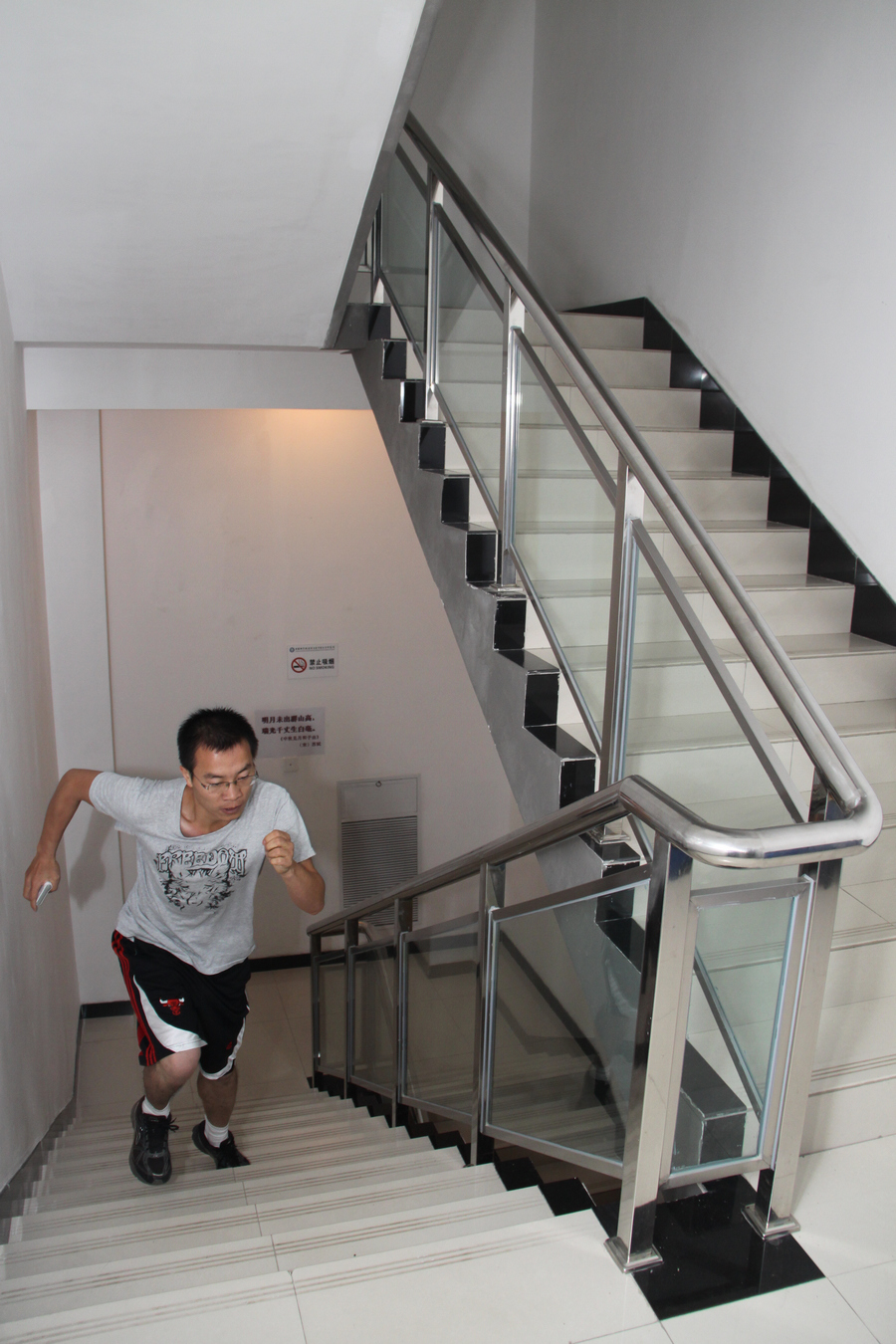 遗传发育所举办"绿色科研,健康出行"爬楼梯比赛