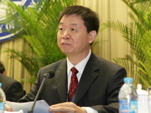 李家洋主持会议