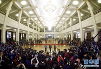 全国政协委员接受采访