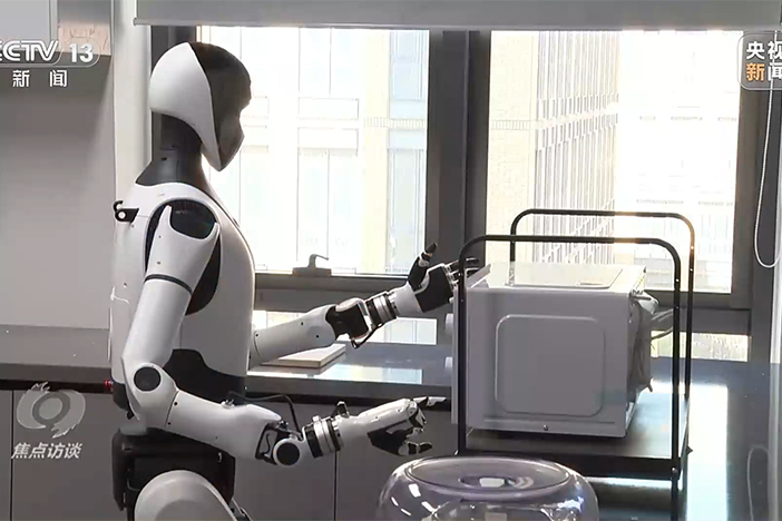 【焦点访谈】跟着总书记上两会 锚定前沿 向新而行