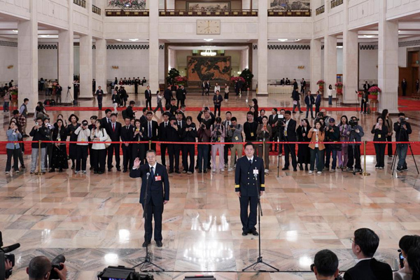 十四届全国人大四次会议第二场“代表通道”集中采访活动举行