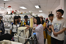 参观植物化学与西部植物资源持续利用国家重点实验室