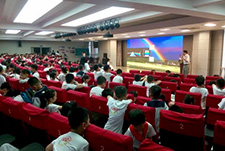 拉萨路小学科普报告活动现场
