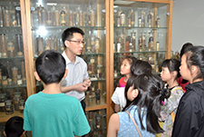 参观上海药物所标本馆