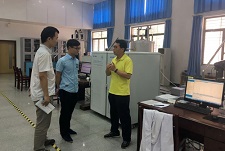 科普讲解员介绍核磁共振谱仪