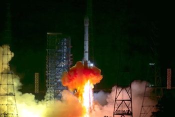 天问二号探测器成功发射