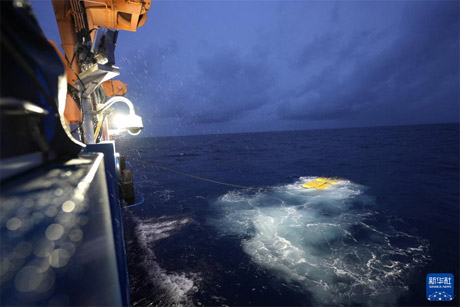 我国自主研制的6000米级深海无人遥控潜水器“海琴”号成功进行海试