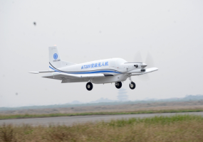 全球首款大型货运无人机AT200成功首飞