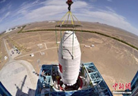 吊装卫星瞬间