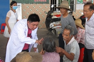 广州分院携手茂名市晶亮眼科医院服务赴贫困村开展免费义诊活动