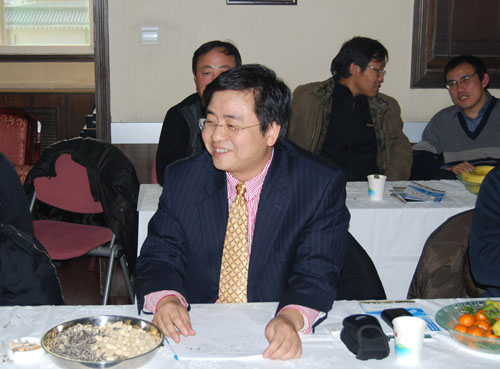 曹军骥校友主持座谈会