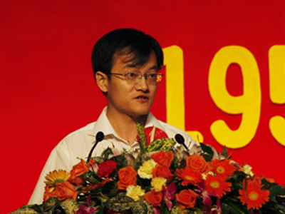 杜江峰教授代表全体教师发言