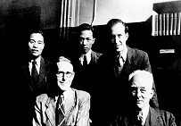 上世纪40年代末程开甲（后左1）与玻恩（前右1）、杨立...