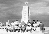 1963年,后排左二程开甲与左三张爱萍将军等在