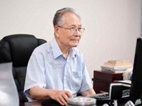 周尧和院士工作照